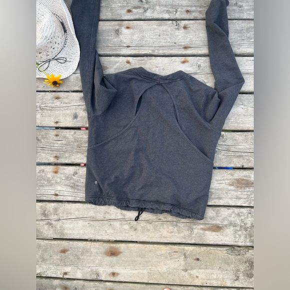Lululemon & Go Endeavor Long Sleeve Heathered Black Cropped Size 8 - Picture 4 of 7